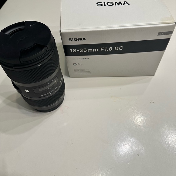 Canon EOS 7D Camera DSLR (DS126251) Sigma 18-135mm Lens filter battery and more - Picture 11 of 11